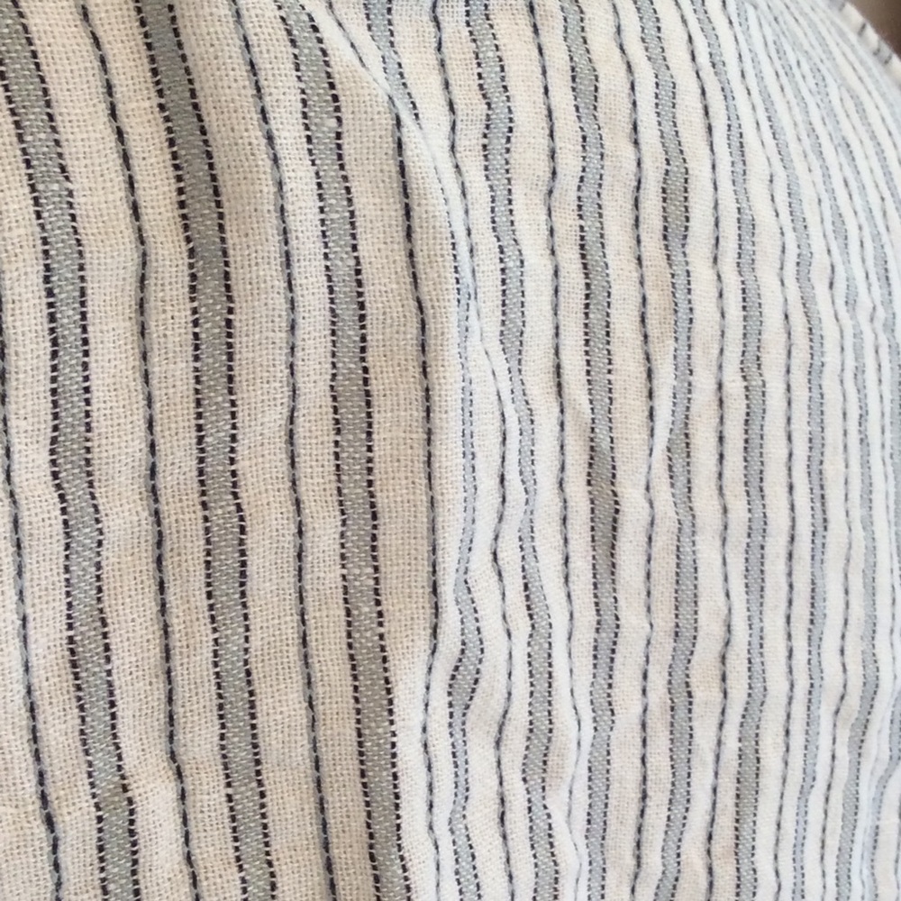 Universal Thread vertical striped flutter sleeve … - image 6